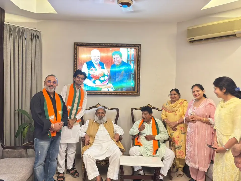 Transport Minister Anil Vij Visits Parth Gupta's Ward 6 Residence in Panchkula