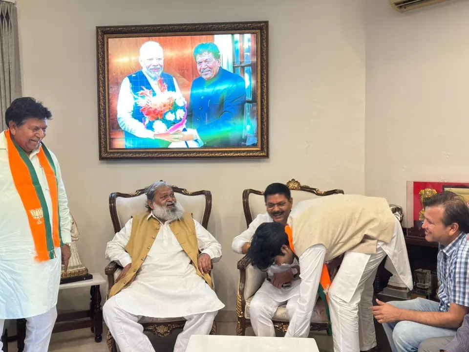 Transport Minister Anil Vij Visits Parth Gupta's Ward 6 Residence in Panchkula — photo 5