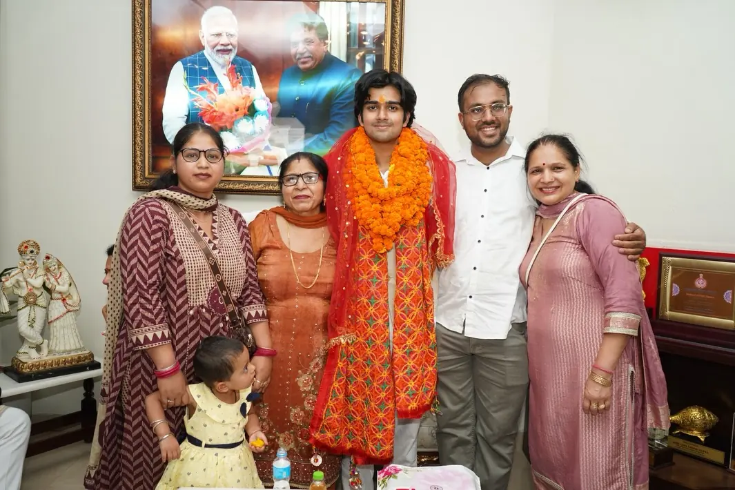 Parth Gupta Seeks Residents' Blessings After Ward 6 Win in Panchkula — photo 7