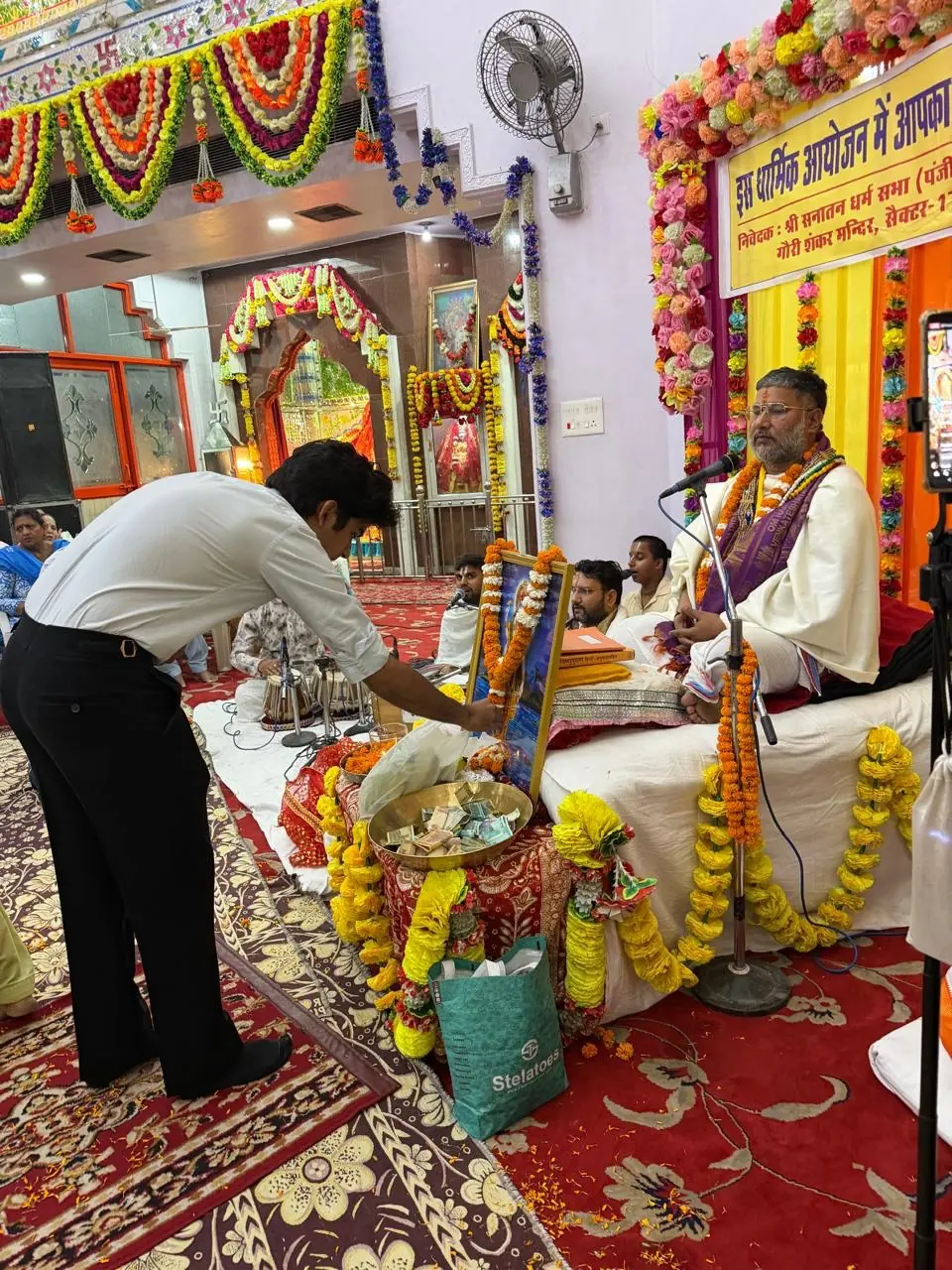 Parth Gupta Offers Prayers at a Sector 17 Temple in Panchkula