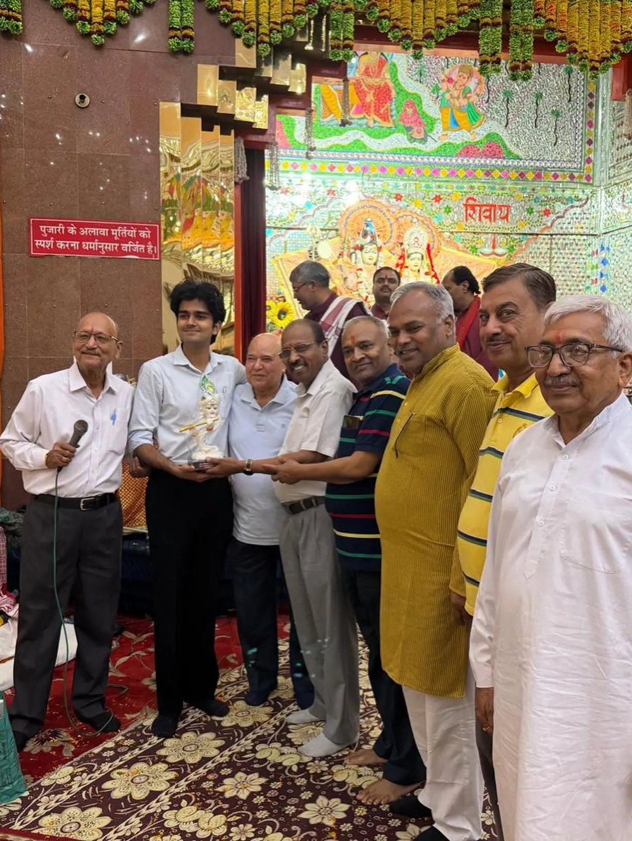 Parth Gupta Offers Prayers at a Sector 17 Temple in Panchkula — photo 5