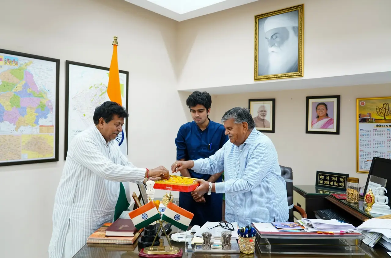 Punjab Governor Gulab Chand Kataria Congratulates Ward 6 Councillor Parth Gupta of Panchkula — photo 2