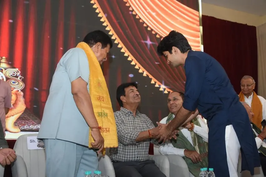 Councillor Parth Gupta Joins Agrawal Samaj, Panchkula in Felicitating New State President Dr. Archana Gupta — photo 3
